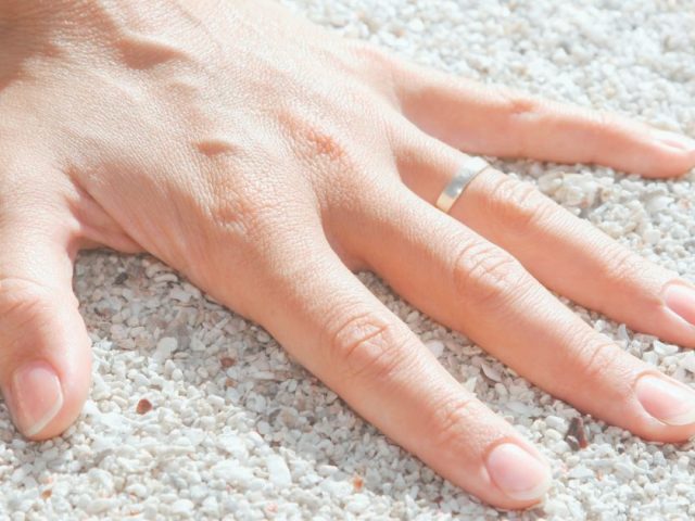 Die Finger nach hinten biegen Feldenkraislektion